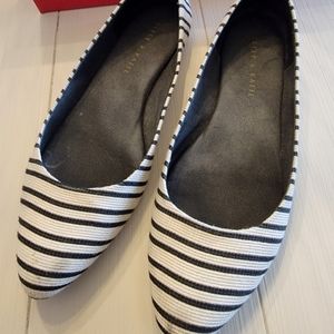 Women's Kelly & Katie Black & White Striped Flat, Size 8.5